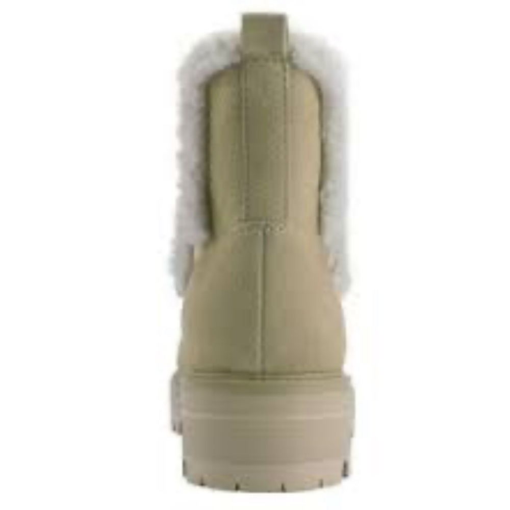 Boot - Picture 2 of 11
